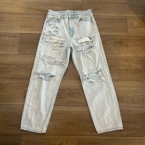 American Eagle Light Blue Highest Rise Mom Jean Distressed Jeans size 8.